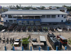 Ratusan Aparat TNI-Polri di Luwuk Kawal Ketat Pemindahan Peti Kemas