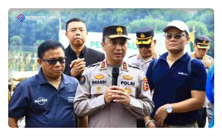 Kadiv Humas Polri Irjen. Pol. Sandi Nugroho menyatakan, perayaan hari jadi Humas Polri ini dilakukan dengan menanam mangrove. FOTO : Istimewa