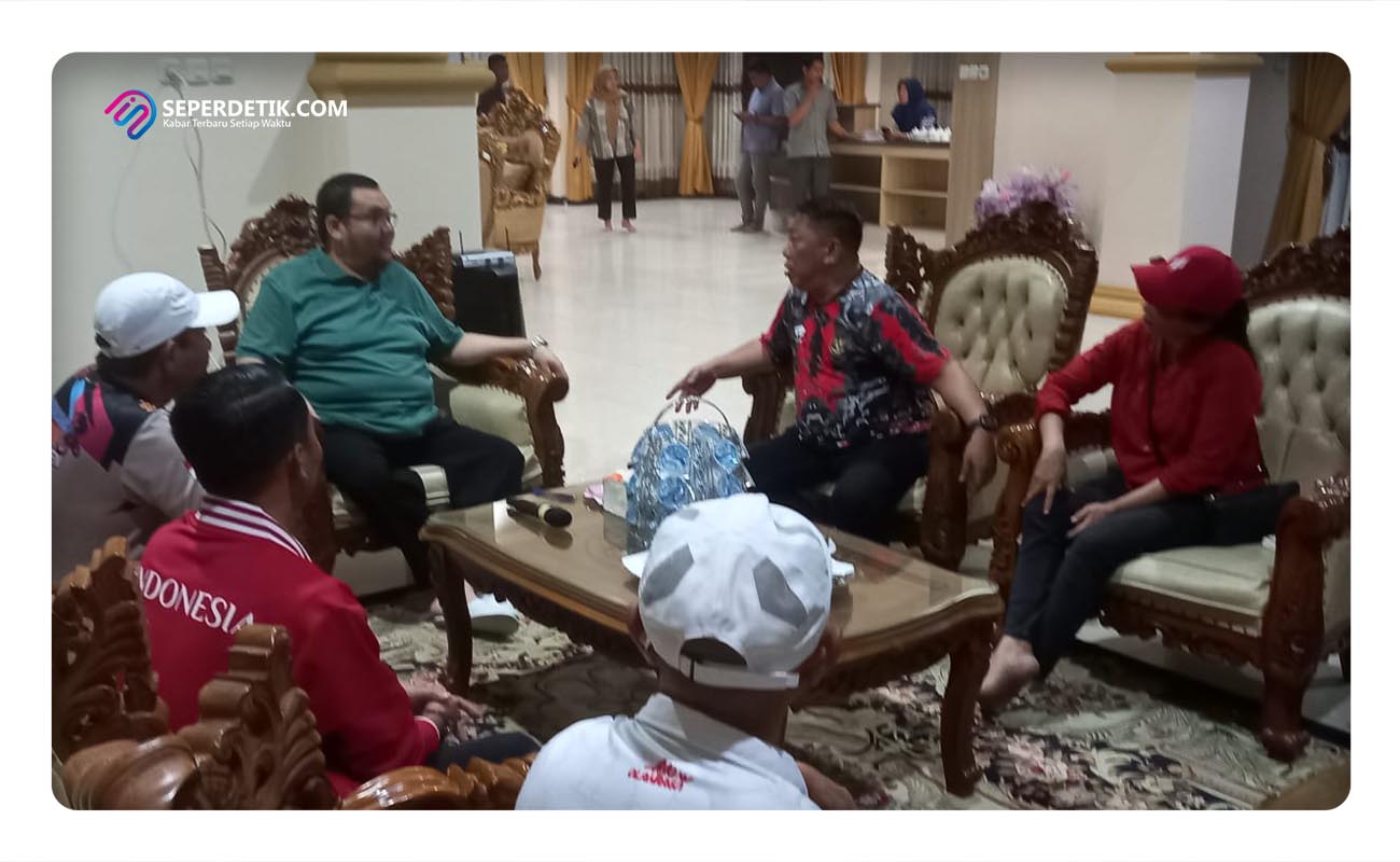 Pengurus KONI Provinsi dan Kabupaten Parigi Moutong beraudiensi dengan Pj Bupati Parigi Moutong Richard Arnaldo terkait dengan sejumlah agenda KONI di tahun 2024, bertempat di rumah jabatan Bupati Parigi Moutong, Kamis (26/10/2023). | Foto : Istimewah