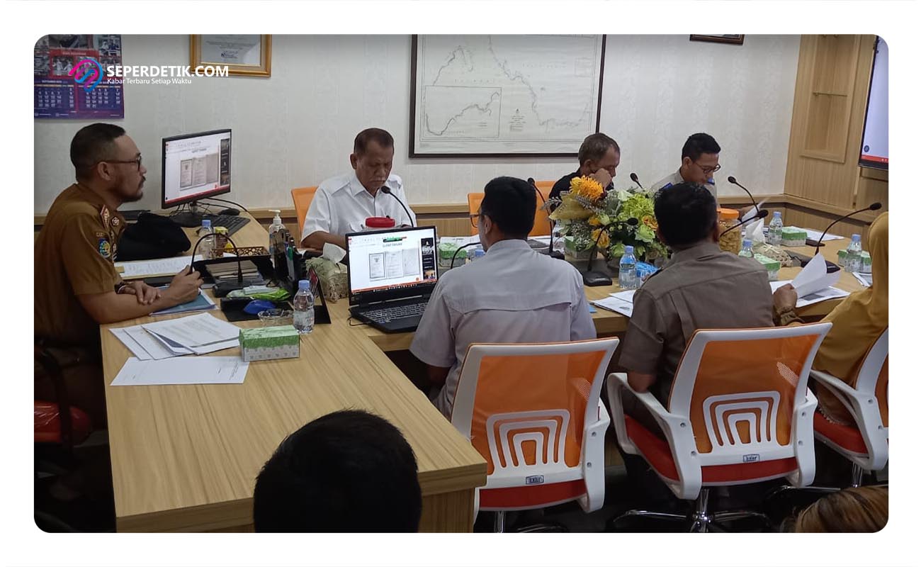 Sekretaris Daerah Kabupaten Parigi Moutong, Zulfinasran memimpin rapat Forum Penataan Ruang Kesesuaian Kegiatan Pemanfaatan Ruang (KKPR) | Foto : Istimewah