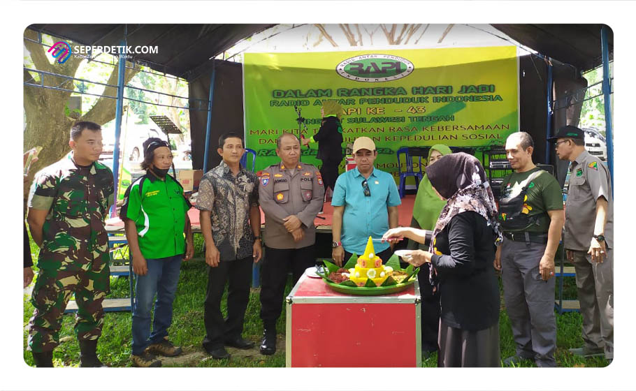 Anggota RAPI wilayah 23 Sulawesi Tengah merayakan HUT ke-43 di alun-alun Kantor Bupati Parigi Moutong. | Foto : Istimewah