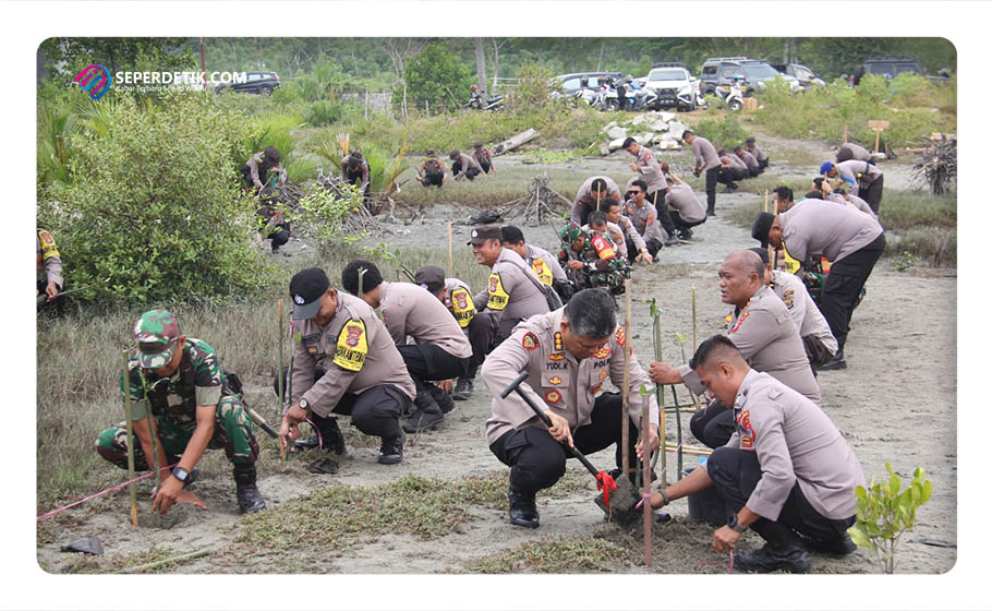 Peduli lingkungan kembali digiatkan Polda Sulawesi Tengah dalam program “Polri Lestarikan Negeri, Penghijauan Sejak Dini”. | Foto : Istimewah