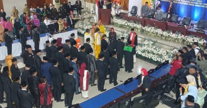 Pengambilan Sumpah Jabatan 40 Anggota DPRD Parimo