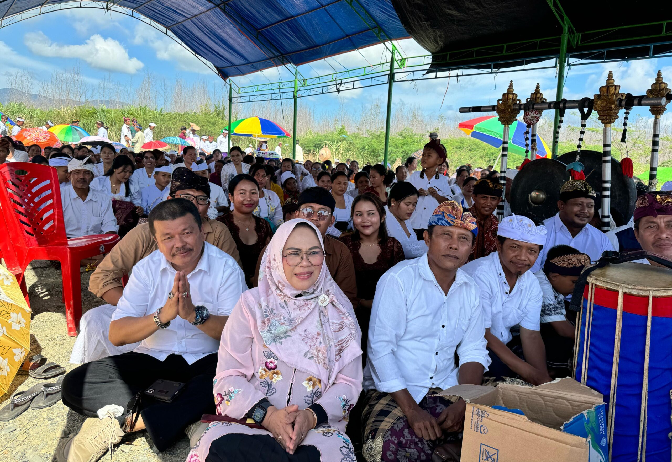 Calon Wakil Bupati (Cawabup) nomor urut 4, Abdul Sahid menghadiri Upacara Melasti di Desa Lemo Utara, Kecamatan Ampibabo, Kabupaten Parigi Moutong (Parimo), Sulawesi Tengah.
