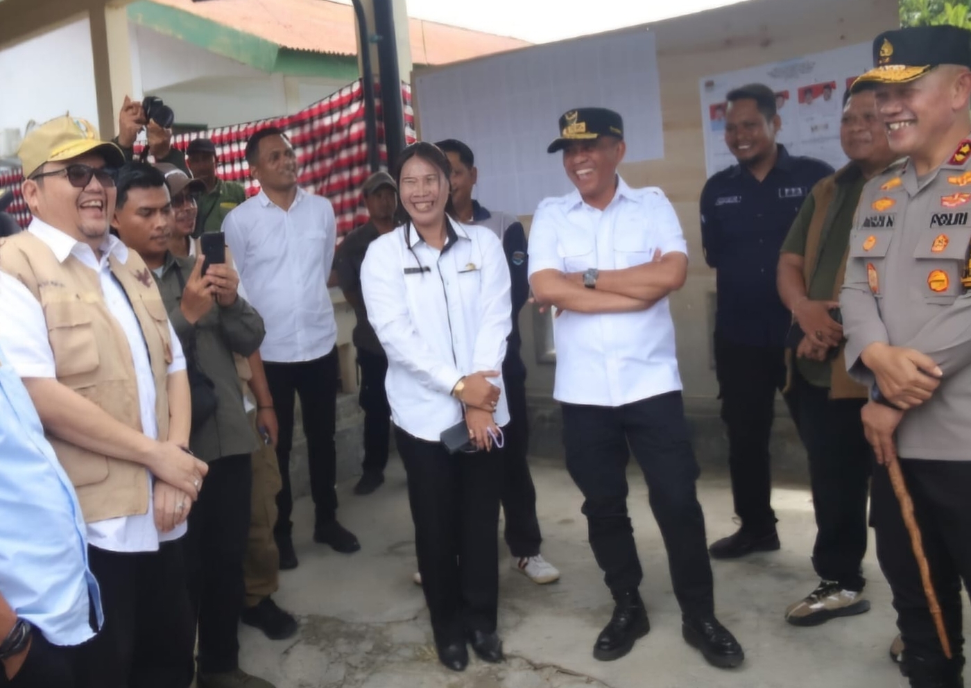 Pj. Bupati Richard Dampingi Gubernur dan Kapolda Tinju Langsung Kebeberapa TPS