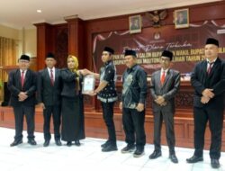 KPU  Parimo Tetapkan Erwin Burase-Abdul Sahid Sebagai Bupati dan Wabup Parimo
