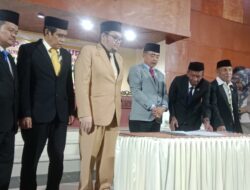 Paripurna ke- II DPRD Parimo, Erwin Sahid Ditetapkan Sebagai Bupati dan Wabup Terpilih 2025-2030