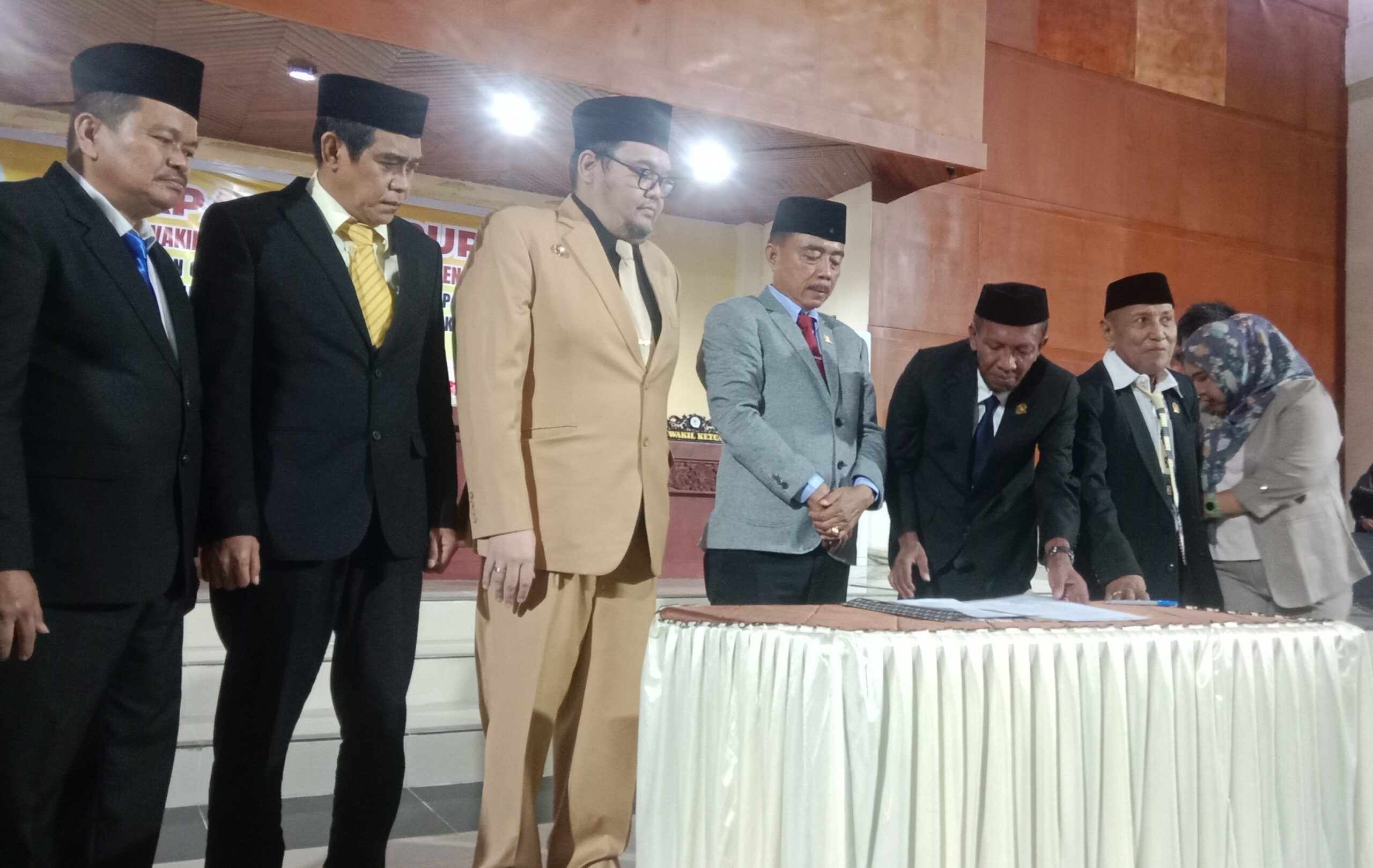 Paripurna ke- II DPRD Parimo, Erwin Sahid Ditetapkan Sebagai Bupati dan Wabup Terpilih 2025-2030