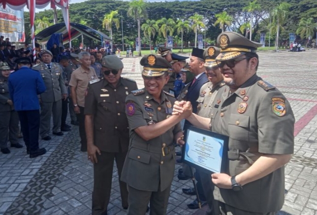 Gubernur Anwar Hafid,