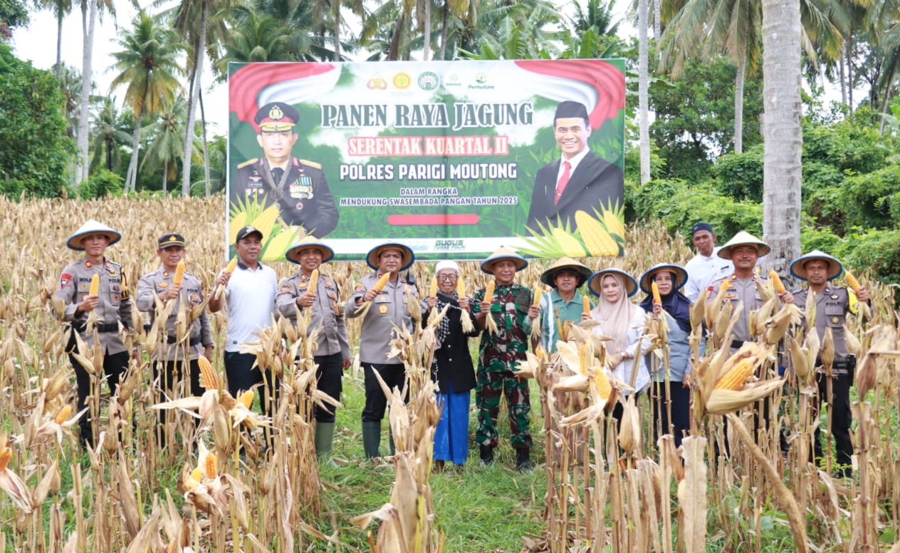 Kapolres Parimo AKBP Hendrawan A.N, S.I.K.,Pimpin Kegiatan Panen Raya Jagung