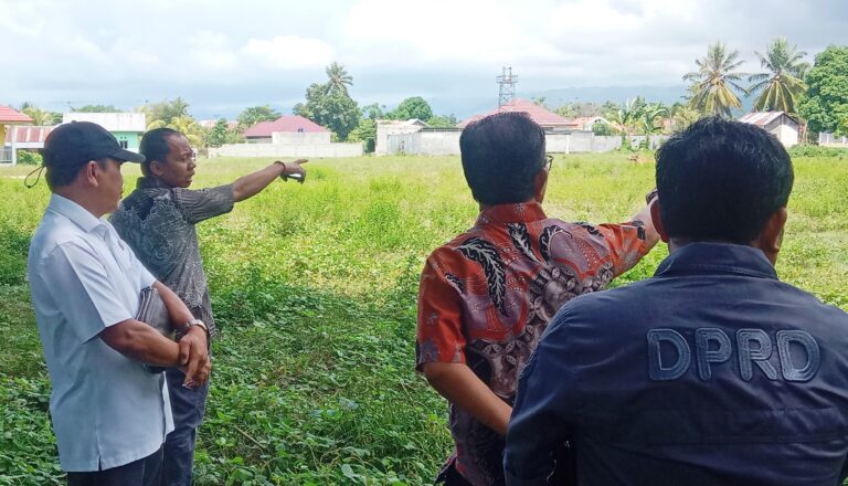 Peninjauan lokasi pembangunan kantor Dinkes Parimo