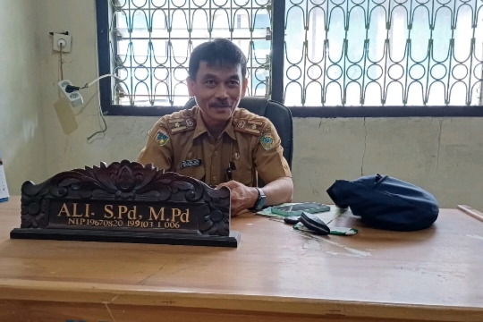 Kepala Bidang (Kabid) Hubungan Industrial dan Jaminan Sosial Tenaga Kerja Disnakertrans Parimo Ali Spd Mpd