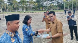 Bupati Parimo Erwin Burase Serahkan 1.187 SK kepada CPNS dan PPPK Formasi tahun 2024