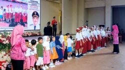Pemda Parimo Meluncurkan Program Pembagian Seragam sekolah gratis bagi siswa baru jenjang SD dan SMP