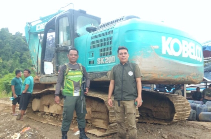 satu yunit Excavator merek Kobelko berhasil diamankan.